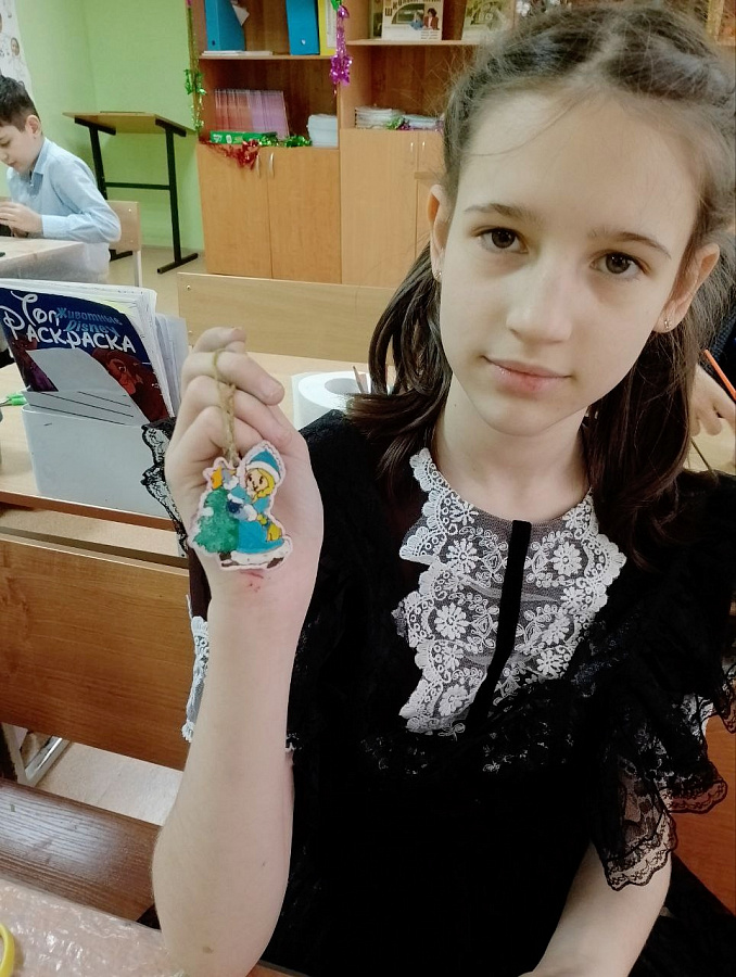 Раскрась свою ёлочную игрушку!