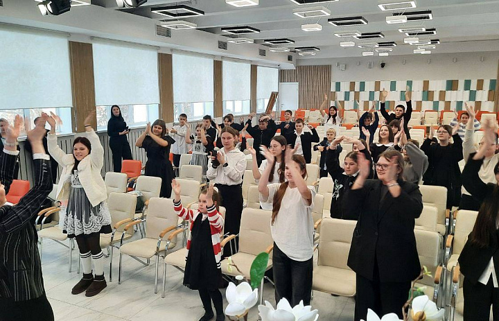  Единство – наша сила! Познавательно-игровая программа "Главное вместе" 