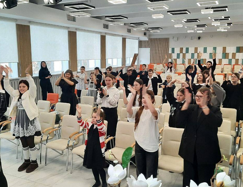  Единство – наша сила! Познавательно-игровая программа "Главное вместе" 