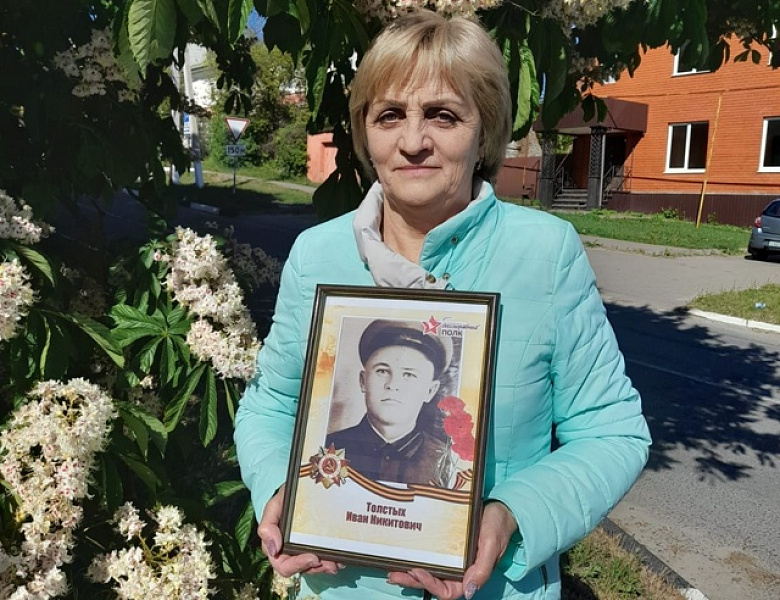 "Нет в России семьи такой, где б не памятен  был свой герой".